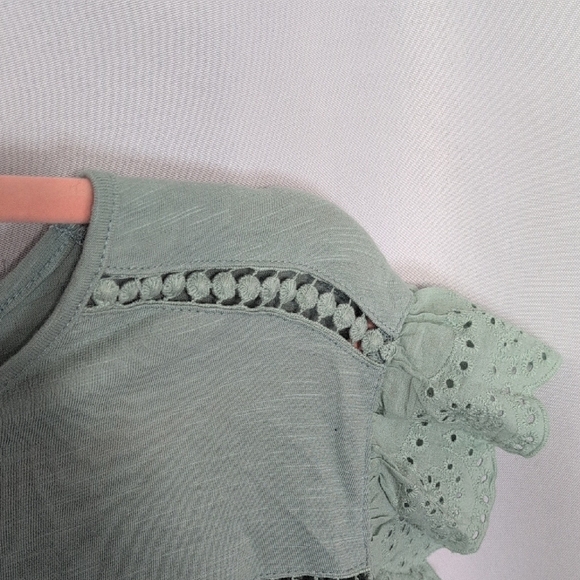 Chic Green Lace Trim Blouse - Picture 4 of 6